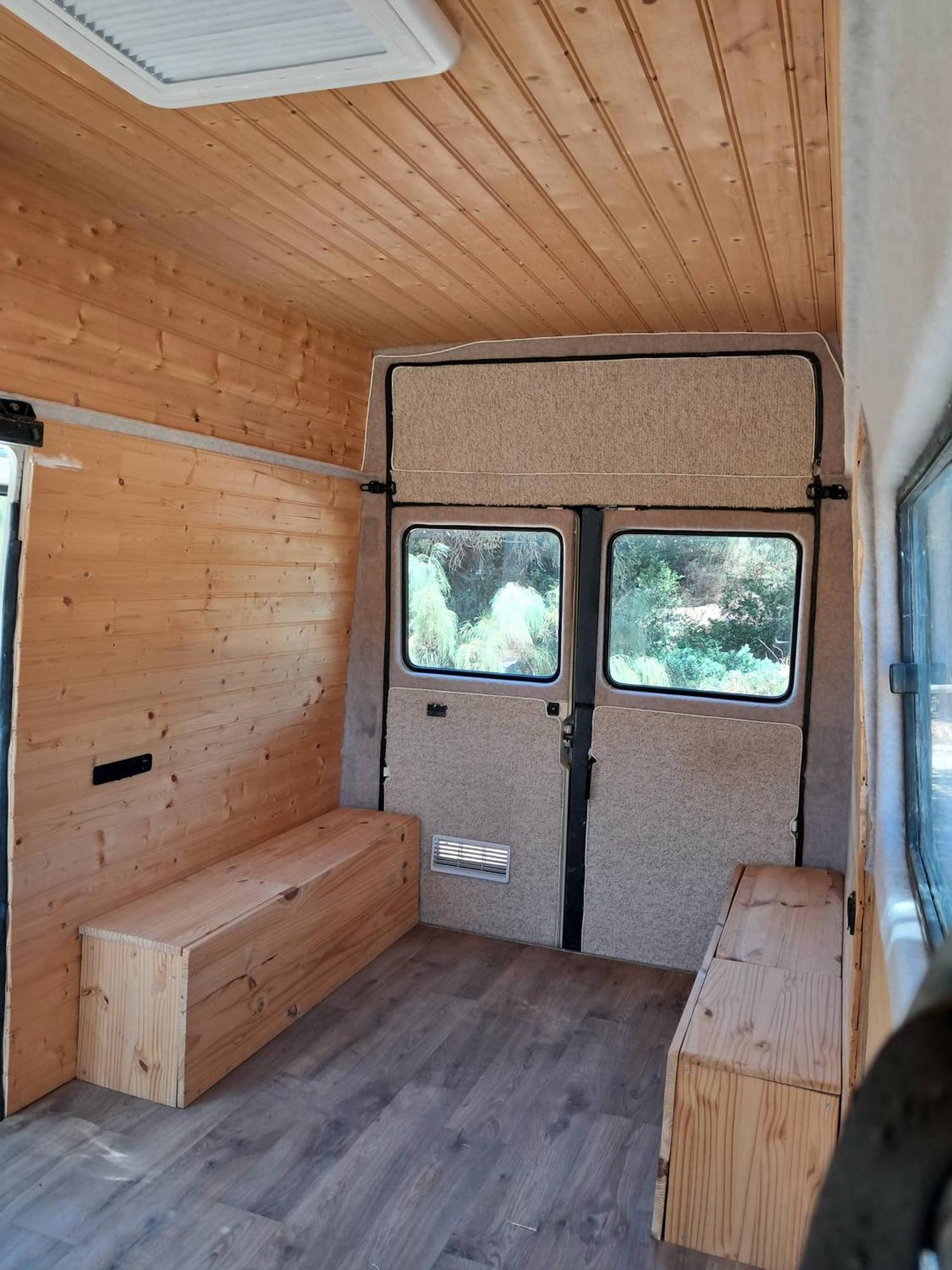 Campo de lujo Mercedes-mb120e-van22-1