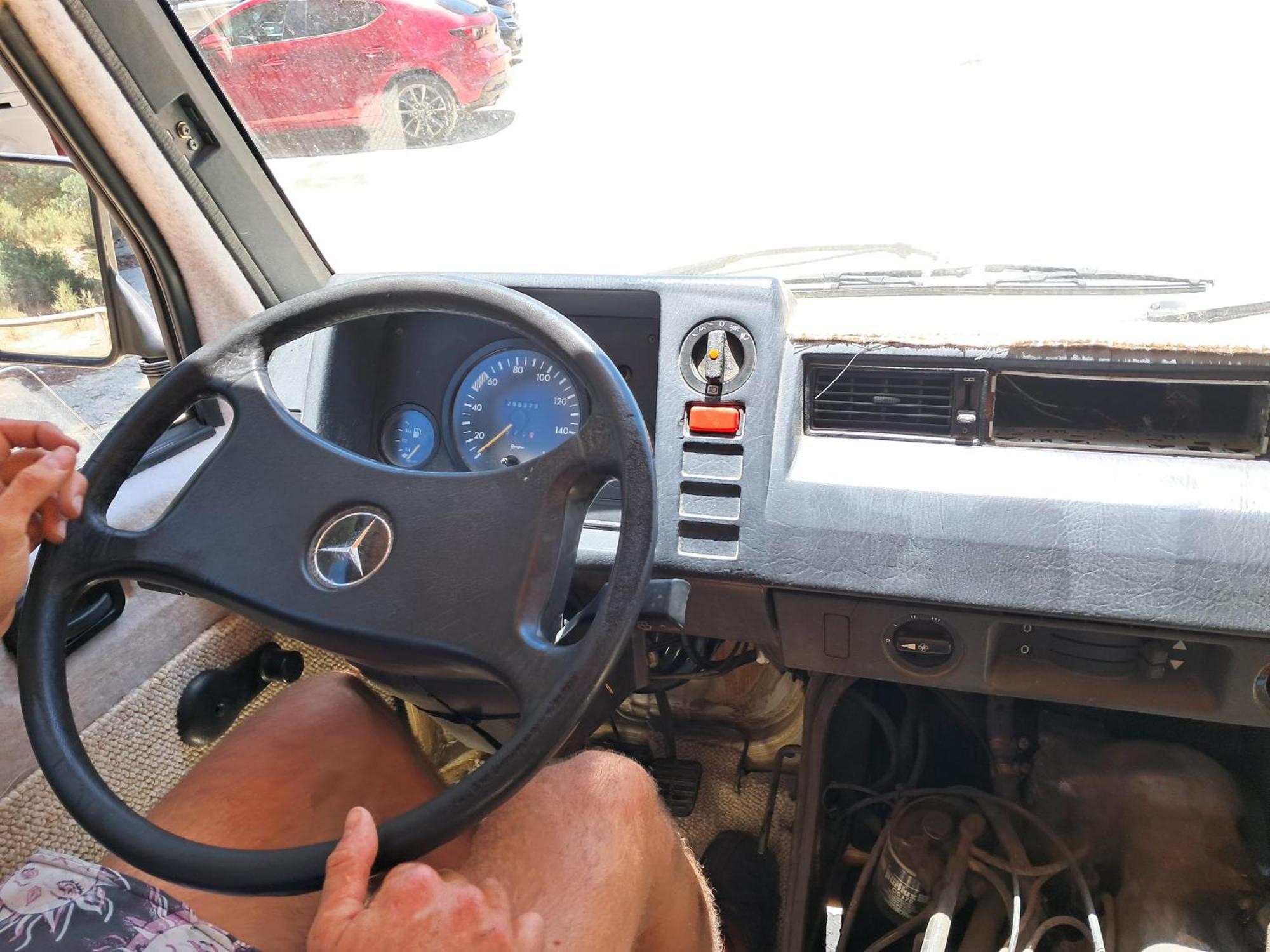 Campo de lujo Mercedes-mb120e-van22-1