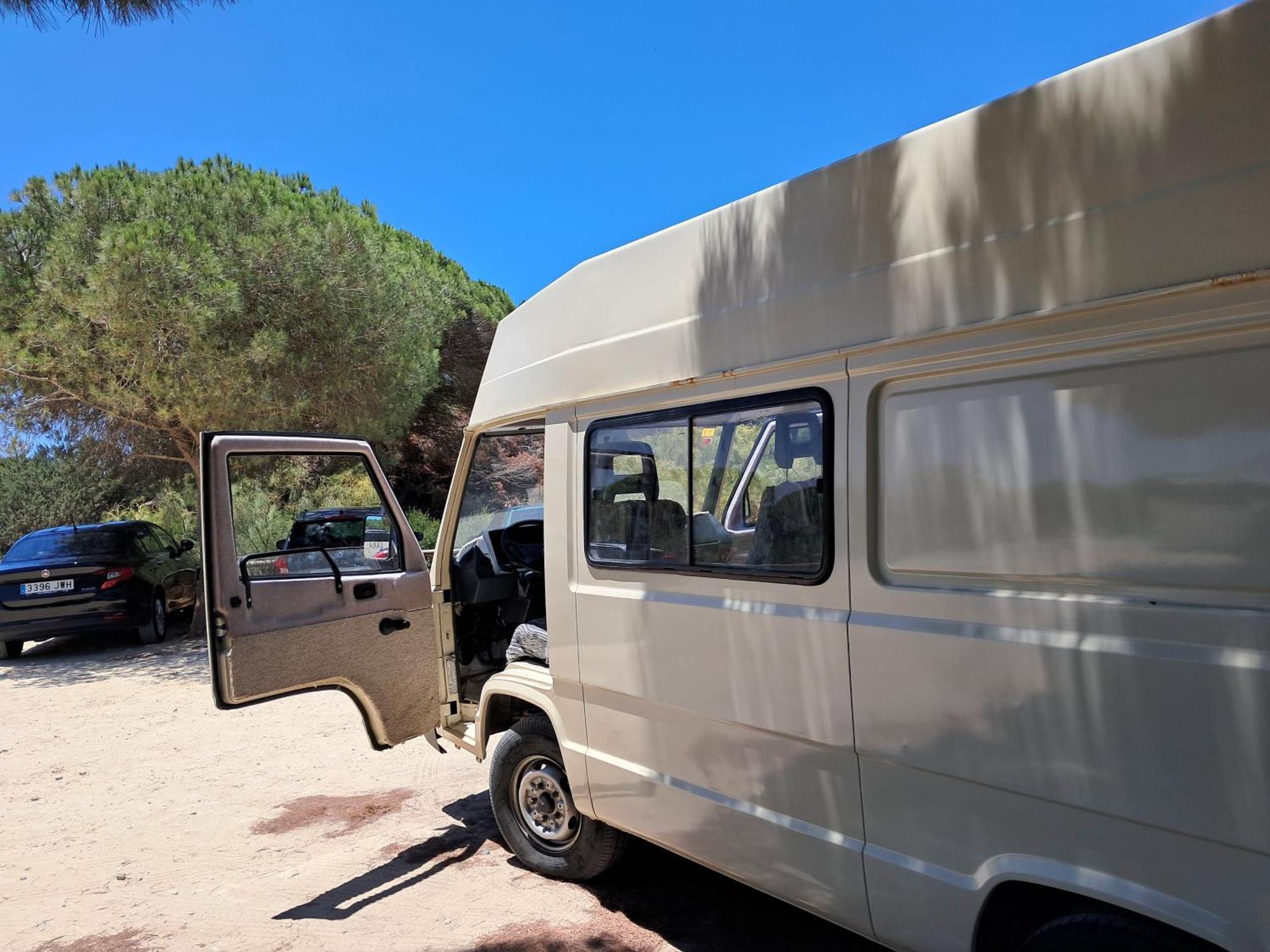 Mercedes-mb120e-van22-1 Campo de lujo *
